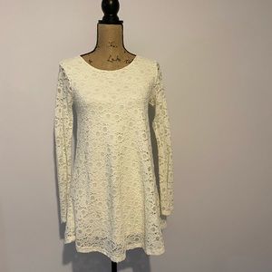 White long sleeve lace dress